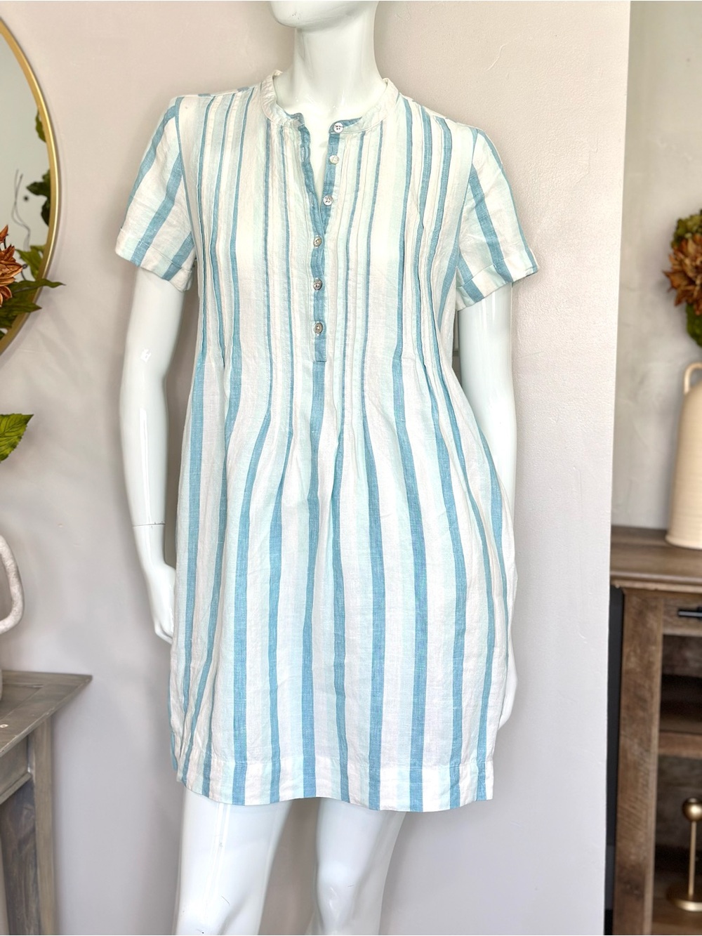 Faherty Gemina Pintuck Sleeved
Dress 100% Linen White light blue Stripe Small